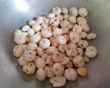 A picture of step 1 of Rich Fox nut & peas curry without khoya.