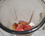 Foto langkah ke 2 dari resep Jus jambu biji merah.