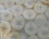 Foto langkah ke 4 dari resep Pisang Beku Cemilan Sehat untuk Anak.