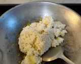 Foto langkah ke 3 dari resep Nasi goreng teri cabe hijau.
