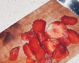 Foto langkah ke 1 dari resep Strawberry korean milk.