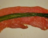 A picture of step 7 of Asparagus wrapped in Meat (Japanese style).