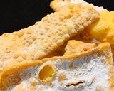 Foto del passaggio 1 della ricetta “Frappe” alle fragole e cioccolato (chiacchiere di Carnevale)