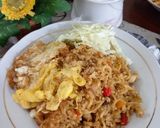 Foto langkah ke 11 dari resep Nasi Indomie Goreng Serai.
