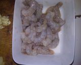 Foto langkah ke 1 dari resep Udang goreng mentega.