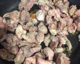 Foto del paso 1 de la receta: Mollejas de pollo al curry con arroces de colores