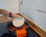 Foto del paso 3 de la receta: Arroz caldoso con chipirones y almejas