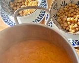 Foto del paso 2 de la receta: Sopa de tomate con garbanzos y huevo duro
