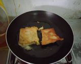 Foto langkah ke 2 dari resep Martabak telur sosis kulit lumpia.