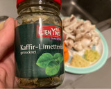 Foto del paso 3 de la receta: Tom Kha Gai (ต้มข่าไก่) (Sopa picante Thai con pollo)