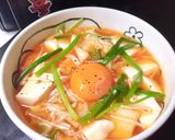 Hình bước làm 2 của món Canh nấm, kim chi nấu đậu hủ non