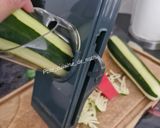 Une image de l'étape 1 de Roulé aux courgettes, ail et fines herbes et bacon.