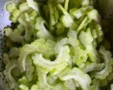 รูปขั้นตอนการทำที่ 1 ของ มะระผัดไข่