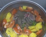 Hình bước làm 2 của món Canh thịt bò nấu với thơm, cà chua