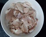 Hình bước làm 1 của món Thịt vai heo kho xá xị