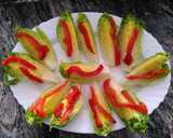 Foto del paso 2 de la receta: Cogollos de lechuga, pimientos asados y anchoas