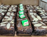 Foto langkah ke 9 dari resep Fudge Shiny Brownies for Sale 🥰.