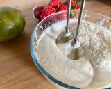 Une image de l'étape 2 de Trifle fraises, mangue, coco.