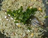Foto langkah ke 3 dari resep Nasi Goreng Ayam Cabe Hijau.