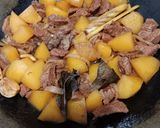 Foto langkah ke 3 dari resep Semur Daging Kentang.