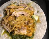 Foto del paso 2 de la receta: Cena saludable en 15 minutos: montadito de pollo guisado con queso asado ✨