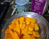A picture of step 1 of Mango creamy dessert.