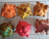 Foto del paso 12 de la receta: Pan de muerto arcoíris 🌈