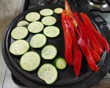 Foto del passaggio 2 della ricetta Insalata di riso vegetariana 🍚