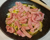 Foto del paso 3 de la receta: Salteado de lomo de cerdo con cebolla y pimientos