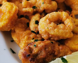 Foto del paso 4 de la receta: Chipirones fritos rebozados a las tres harinas