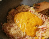 Foto del passaggio 3 della ricetta Risotto con zucca, gorgonzola, speck croccante e fonduta di gorgonzola