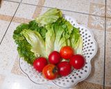 Hình bước làm 1 của món Sốt cà chua ăn kèm rau xà lách