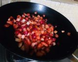 A picture of step 1 of Strawberry pulpy syrup.