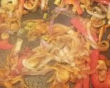 Foto del paso 4 de la receta: Wok de quinoa y camarones