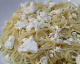 Foto del paso 5 de la receta: Espaguetis con tomates asados y queso feta