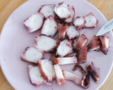 Foto del paso 1 de la receta: Tapa de Pulpo confitado en aceite de oliva y vino blanco