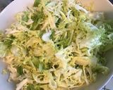 Une image de l'étape 3 de Frisée aux petits oignons marinés et stilton mature.