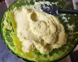 Foto del paso 1 de la receta: Huevos rebozados rellenos de salmón y "falso" caviar