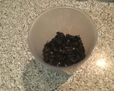 Foto del paso 1 de la receta: Pasta de aceitunas negras para untar