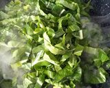 Foto del paso 2 de la receta: Pasta fresca con berza salteada