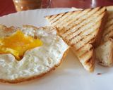 A picture of step 4 of Half fry star egg.