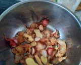 Hình bước làm 3 của món Cá thắt đuôi kho dưa
