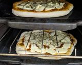 Foto del paso 5 de la receta: Pizza casera con bordes rellenos 🤤🤤🤤😍