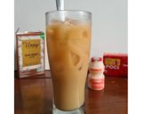 Foto langkah ke 6 dari resep Ice Tea Honey Yakult.