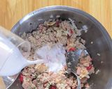 Foto langkah ke 5 dari resep Breakfast Rice Tuna Eggs Muffin.