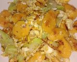 รูปขั้นตอนการทำที่ 4 ของ ฮอทดอกคั่วไข่ | Roasted Hot Dogs with Scrambled Eggs