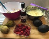 Une image de l'étape 1 de Salade Avocat Poire Surimi Framboise.