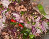 รูปขั้นตอนการทำที่ 4 ของ ก้อยคั่วหมู,ตับ,หนังหมู