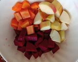 A picture of step 1 of Apple, Beetroot And Carrot Juice.