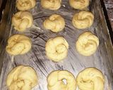 A picture of step 5 of Garlic and herbs knotted rolls.